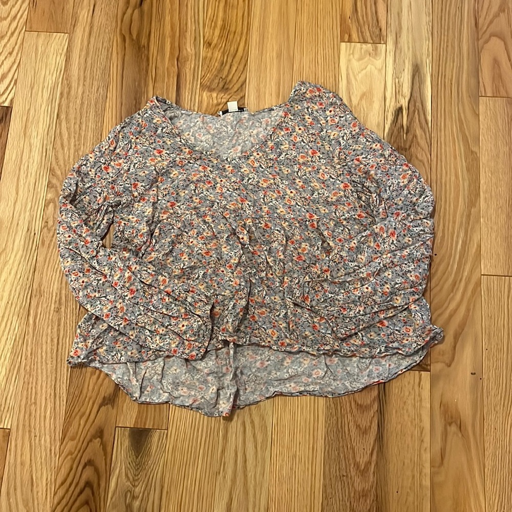 American eagle- floral long sleeve flowy blouse
